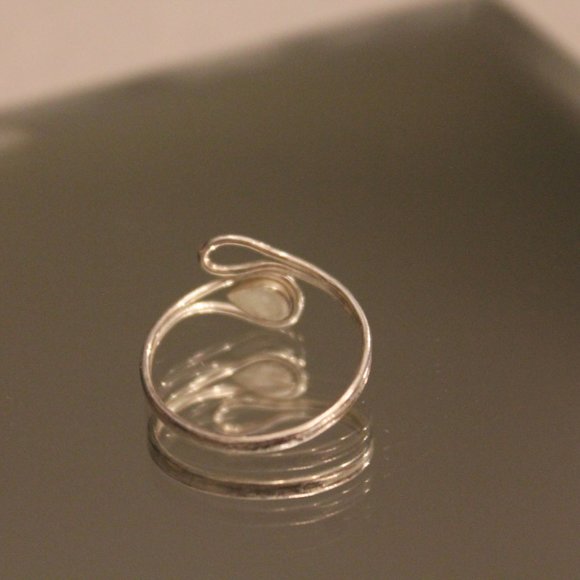 Silver Ring with Cream Stone - Picture 8 of 8